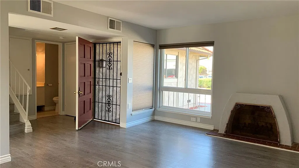 3 bed, 2.5 bath, 1854 sqft, $3,800 — Photo 2