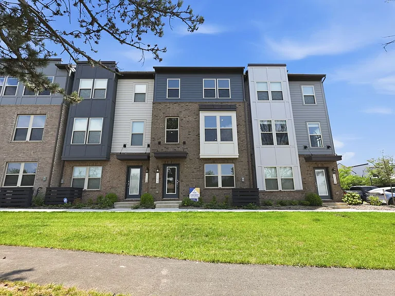 2118 Acadia Rd — Photo 1