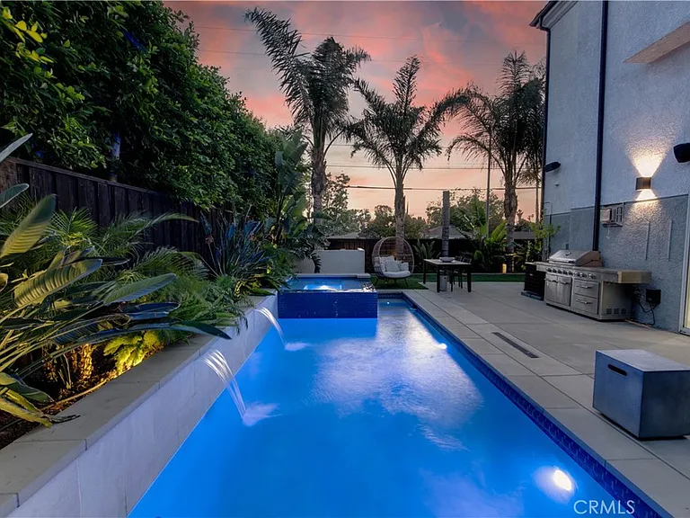 7330 De Soto Ave — Photo 3