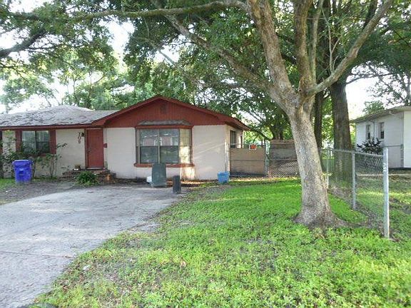 3rd image of 709 W Shady Ln