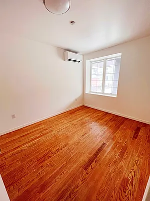 Bedroom, photo 1