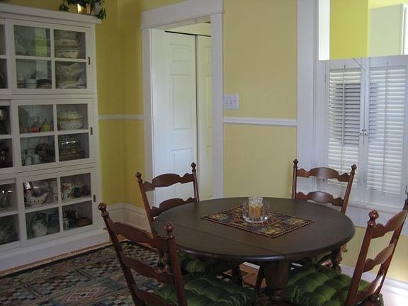 Casual dining in kitchen