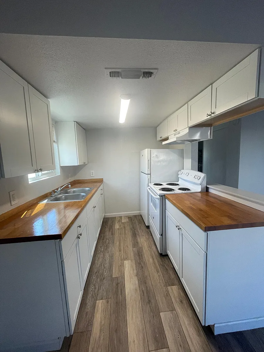 Building Photo - Villas at Willows West