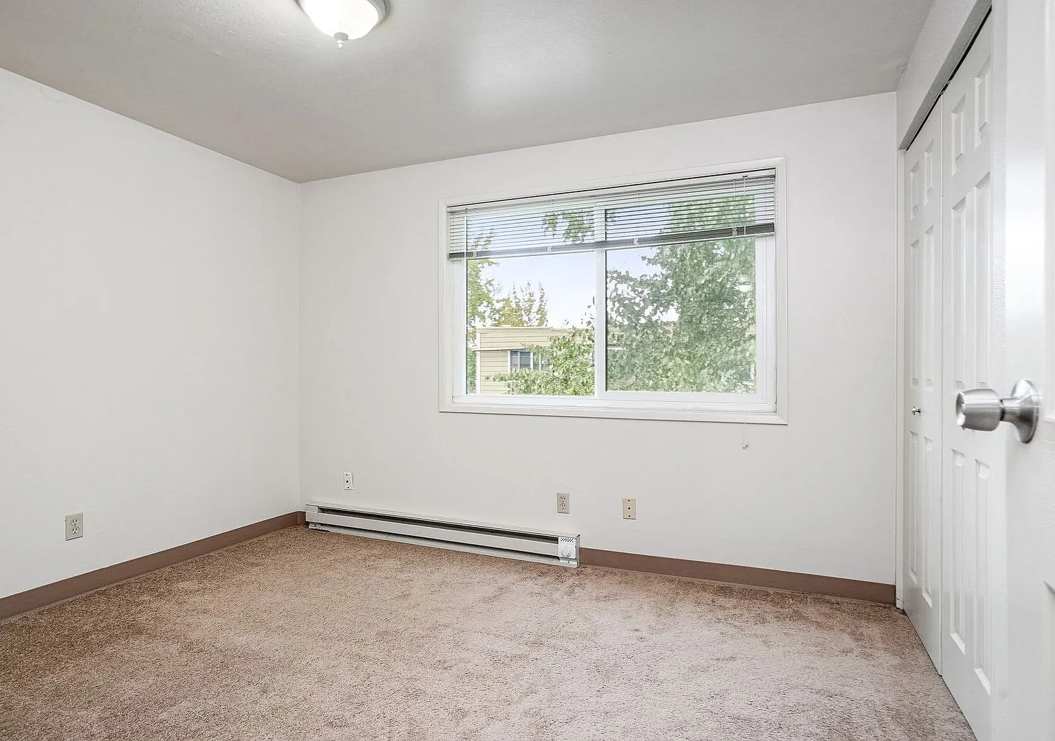 286-Maple Square Apartments — Photo 4