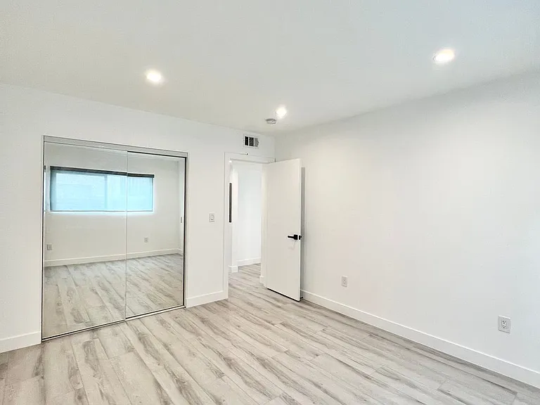 2034 S Garth Ave — Photo 52