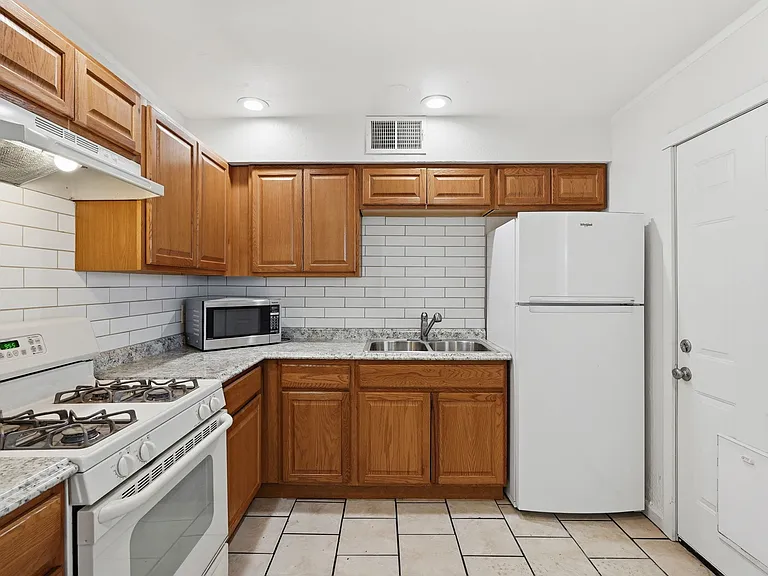 4329 N Longview Ave #10 — Photo 10