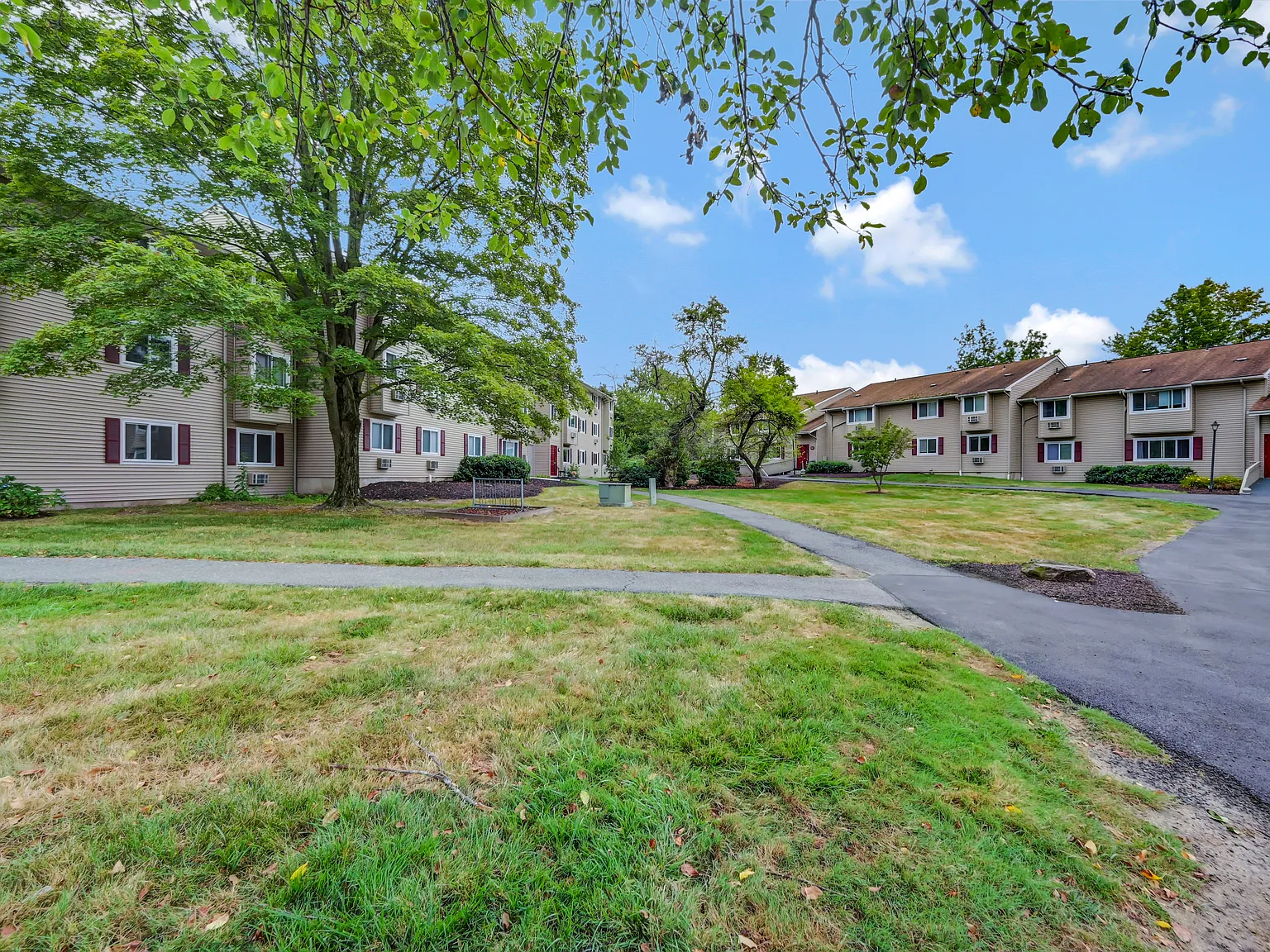 Applewood Acres — Photo 1