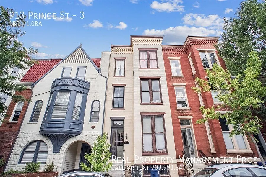 Charming one bedroom condo in the heart of Old Town! Walk to metro and one block to King street! — Photo 1