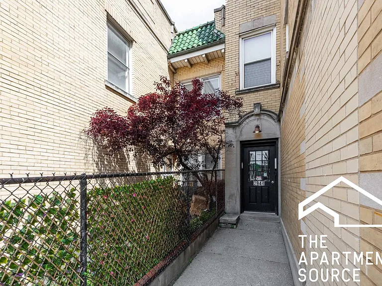 2944 W Montrose Ave #1R — Photo 11