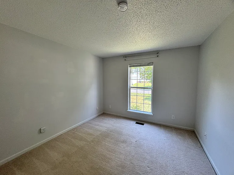 1004 Starkland Way — Photo 17