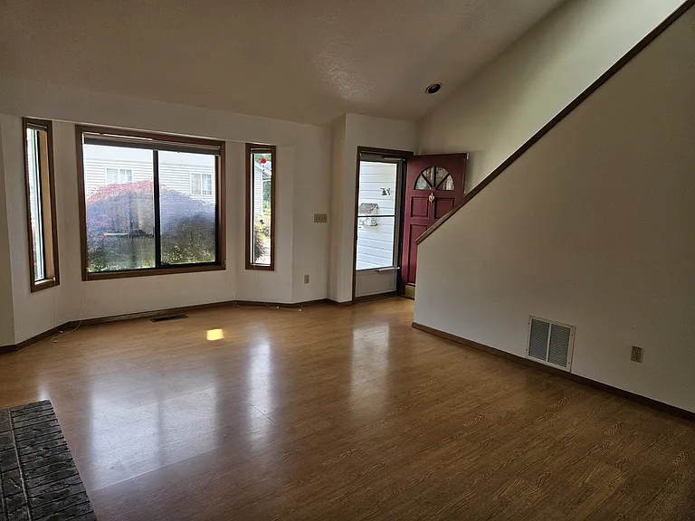 Livingroom and entry