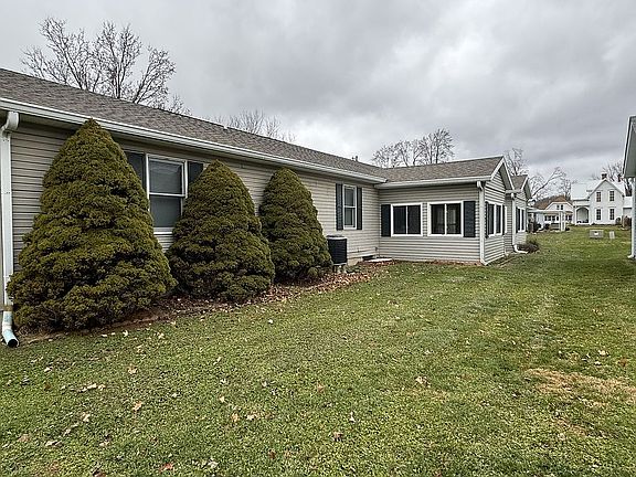 4th image of 122 S East St