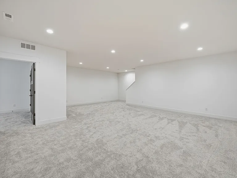 8600 50th Ct — Photo 32