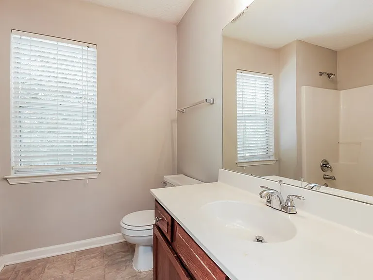 8433 Woodford Bridge Dr — Photo 16