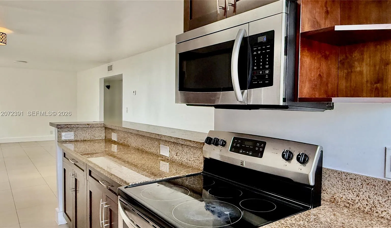 Riverside Condo — Photo 4