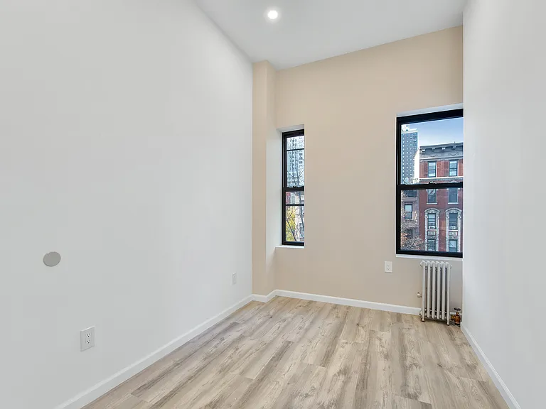 1670 1st Ave #4N — Photo 3