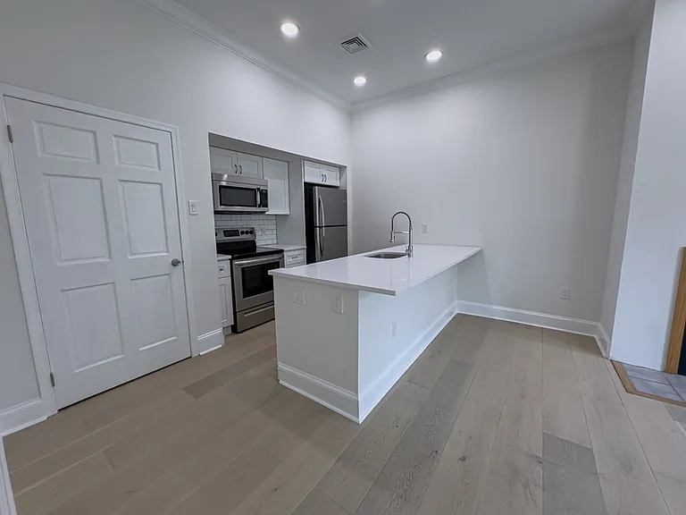 1703 Green St #4 — Photo 4