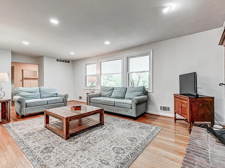 206 Dunbeath Ct — Photo 4