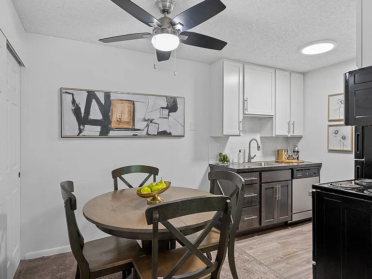 Timber Glen Apartments — Photo 91