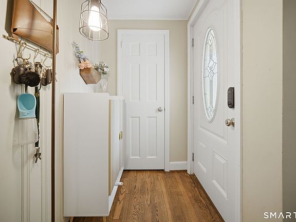 3rd image of 11 Brookfield Dr