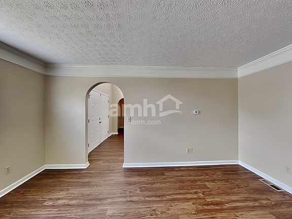 5th image of 110 Simsbury Ct