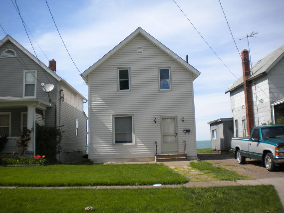 2nd image of 733 Lakeside Ave