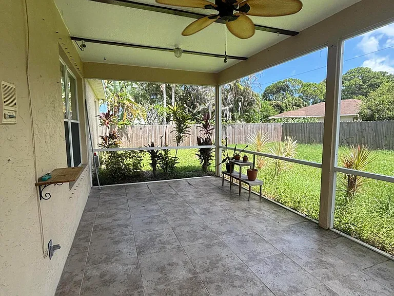 2274 SE Longhorn Ave — Photo 10