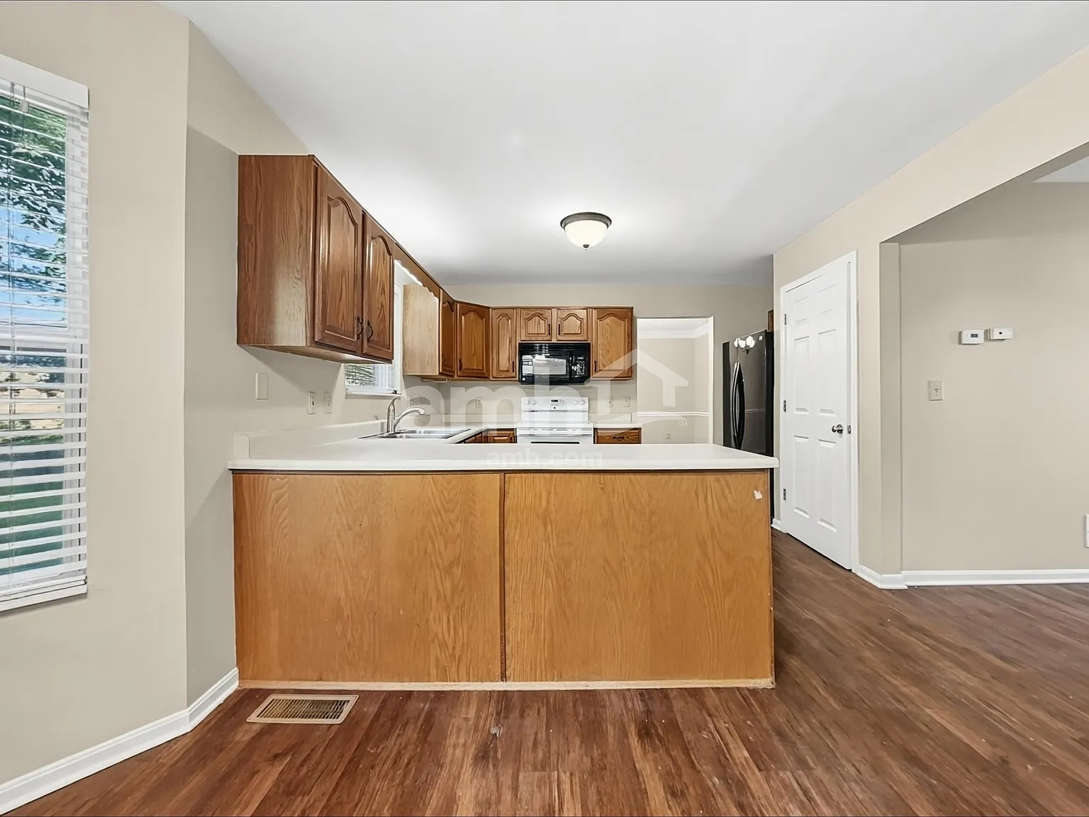 4 bed, 2.5 bath, 2607 sqft, $2,630 — Photo 4