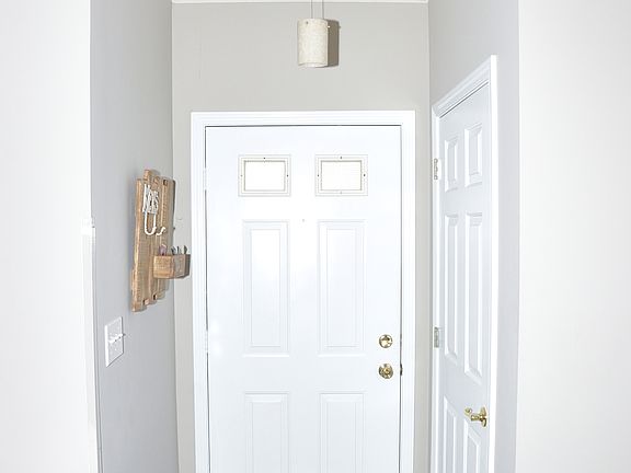 3rd image of 8362 Enclave Blvd