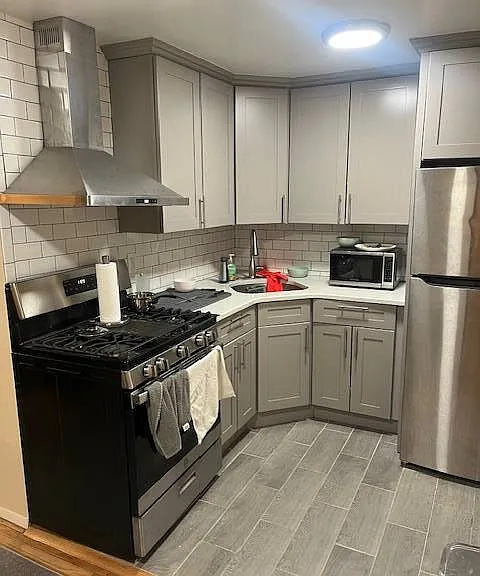 25-22 Parsons Blvd — Photo 2