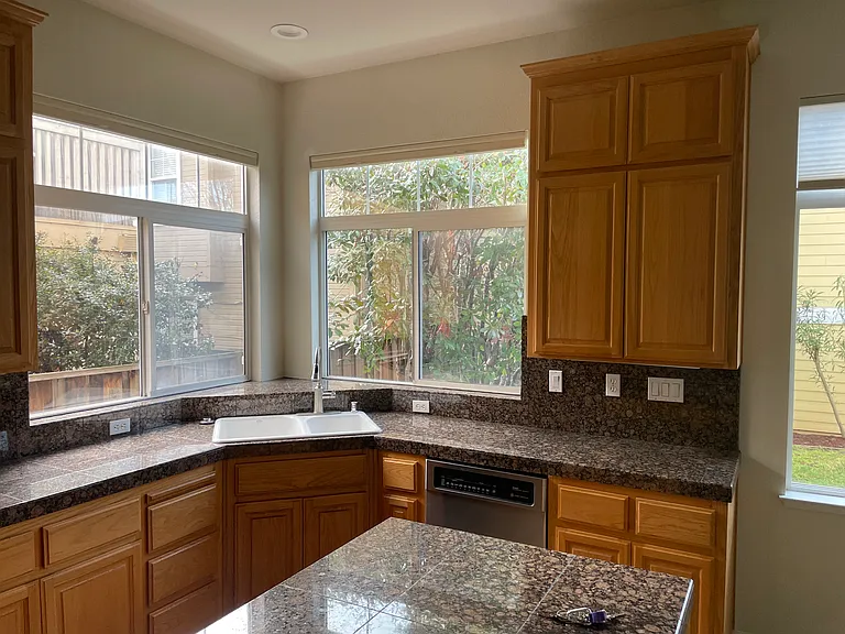 710 W K St — Photo 8