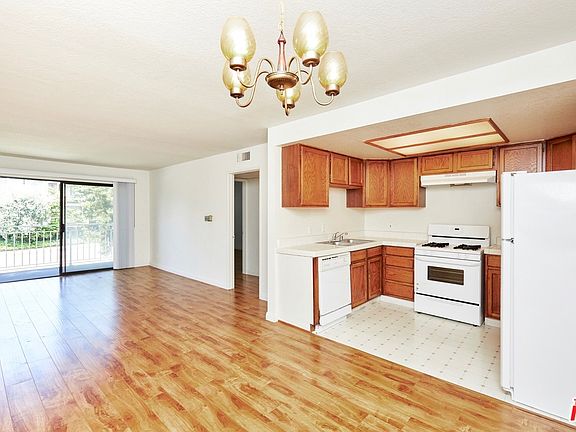 5th image of 1546 S Bundy Dr