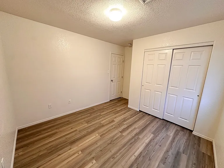 10417 S Tornado Ave — Photo 4