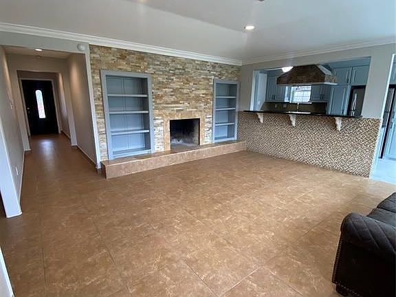 2nd image of 213 Stonehenge Ln
