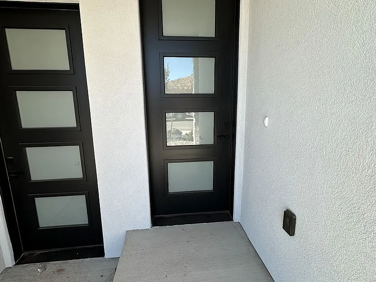 915 S Willow Dr — Photo 2