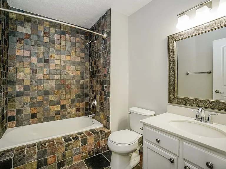 2131 Juneau Way — Photo 15