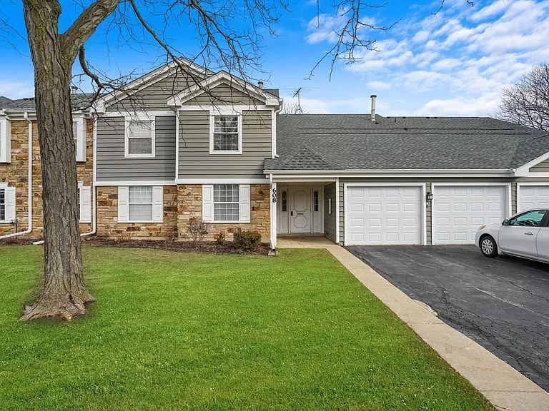 608 Hanover Ct #Z1 — Photo 1
