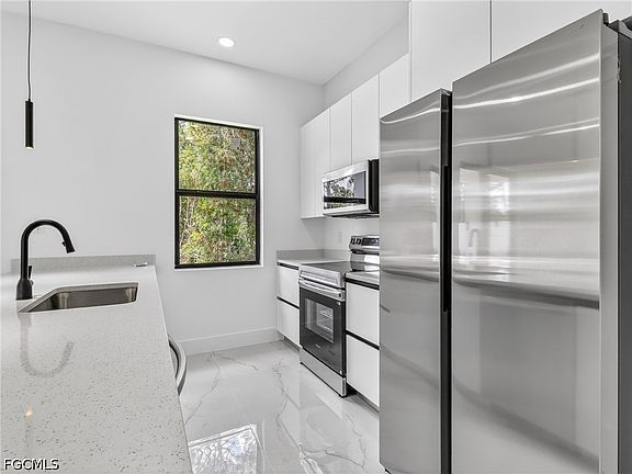 5th image of 792 Bell Blvd S