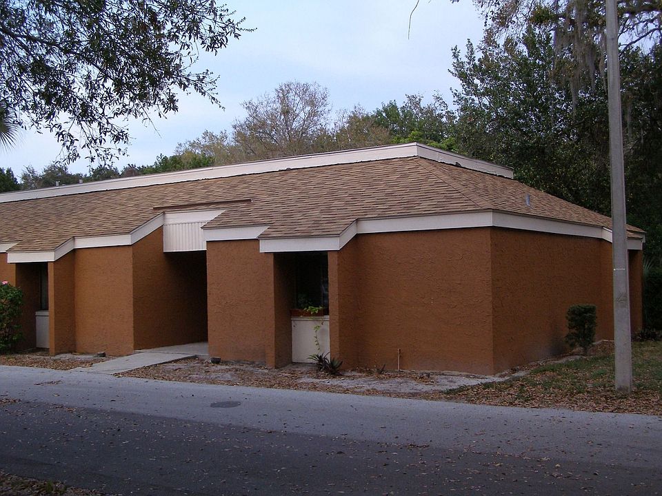 Corner unit - 745sq ft