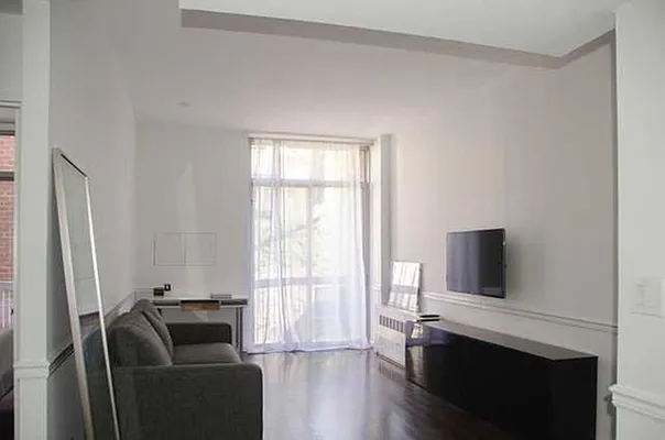 Rented by R New York | media 24