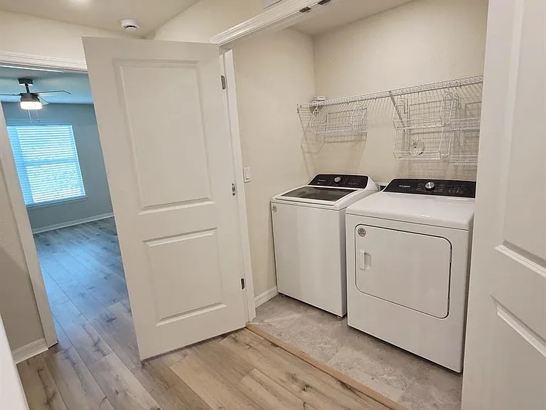 3213 Watercress Dr — Photo 16