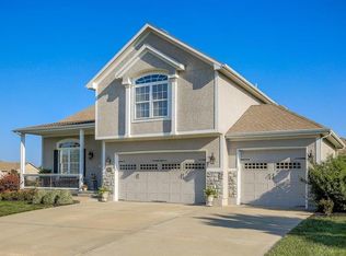 11802 Heritage Dr, Peculiar, MO 64078