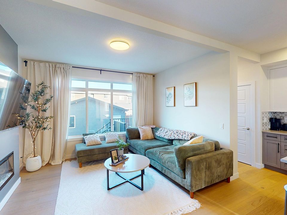 1st image of 880 Lawthorn Way SE