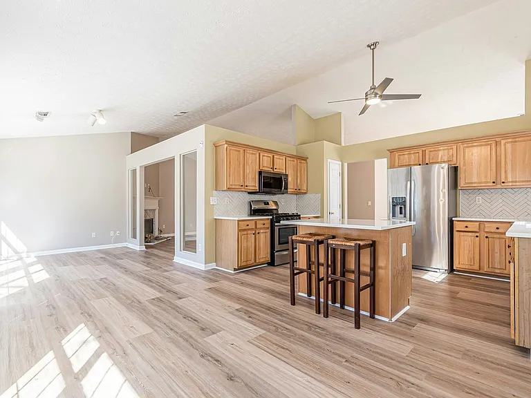 5755 Lakeview Cir — Photo 10