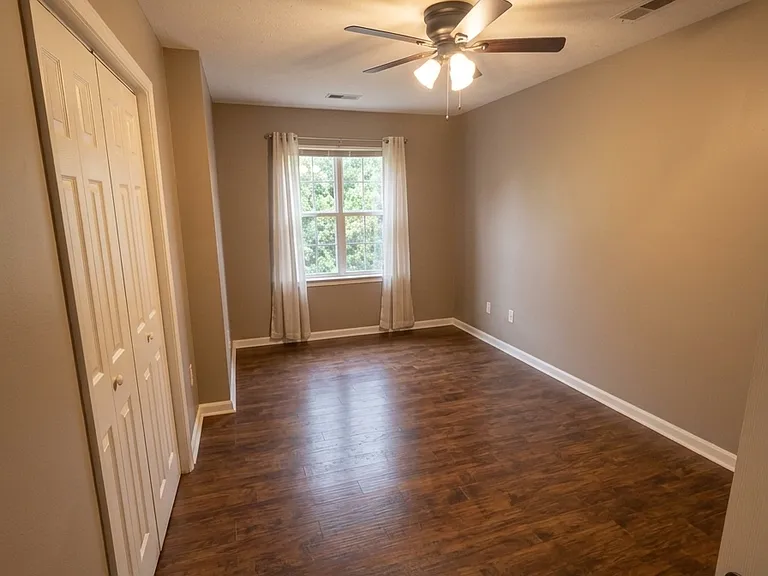 STANDARD BEDROOM