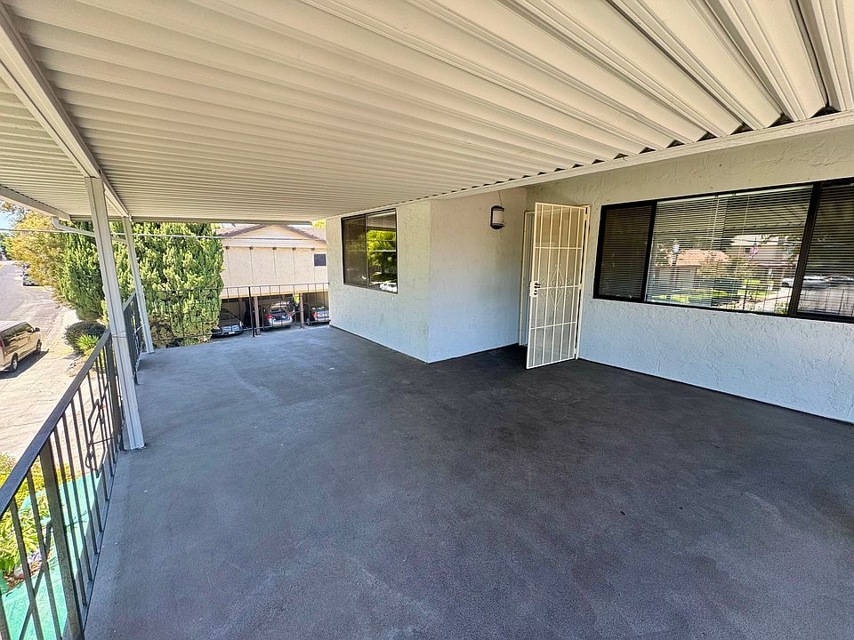 Unit covered patio / terrace