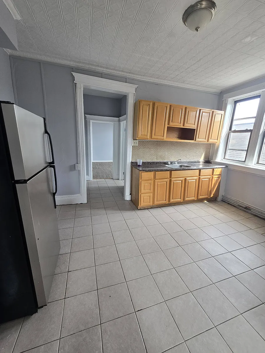Building Photo - 9 Grant Ave #3L