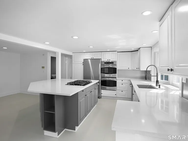 4 Wake Robin Rd — Photo 6