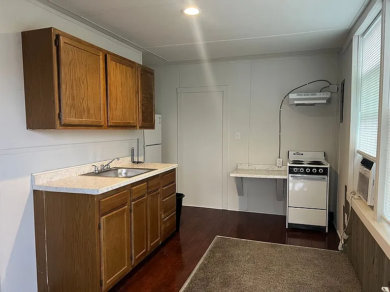 1011 Anderson St — Photo 4