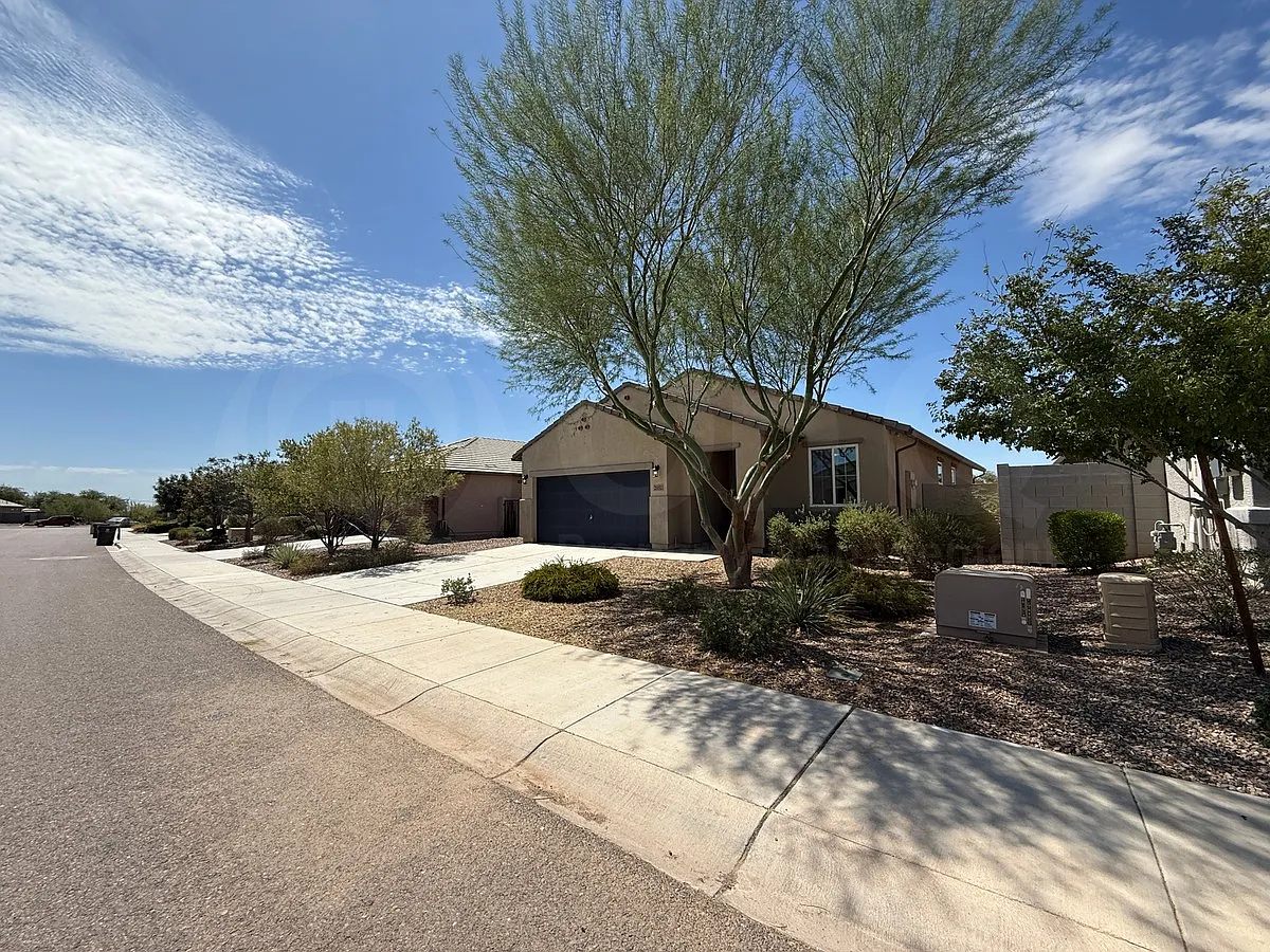3 bed, 2.0 bath, 1562 sqft, $1,950 — Photo 2